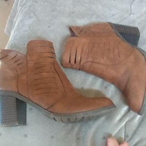 Women's brown boots size 9